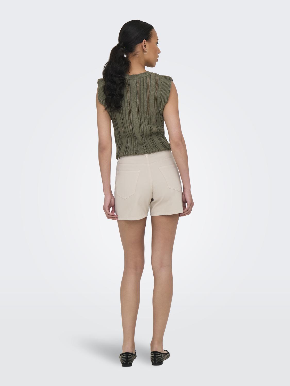 model_shot-back
